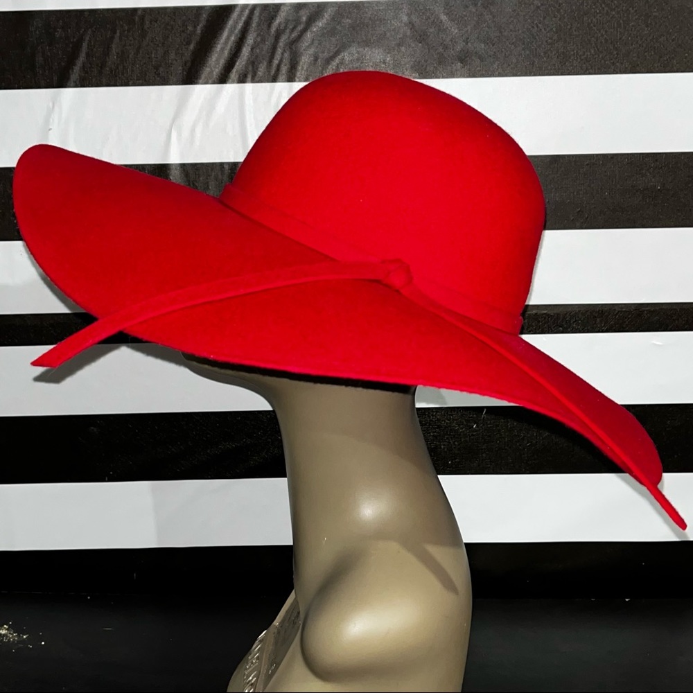 Beautiful red hat 100% wool